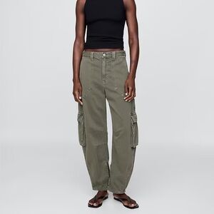 GAP Mid Rise Barrel Cargo Pants
